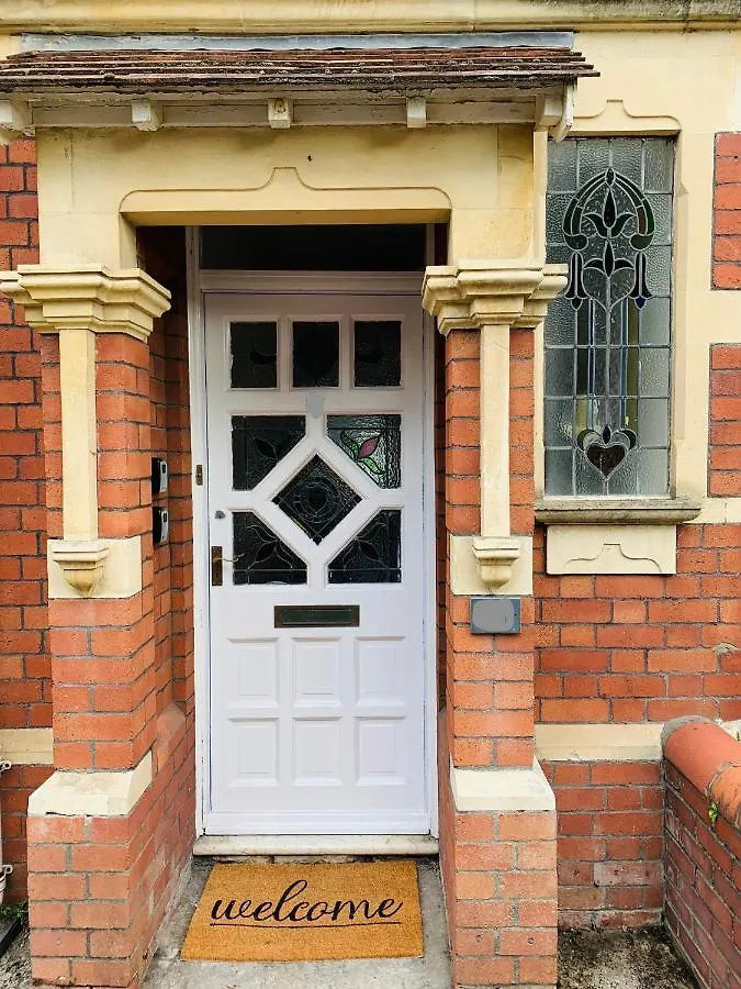 4 Bedroom House Nr Cardiff City Centre 0*,  United Kingdom