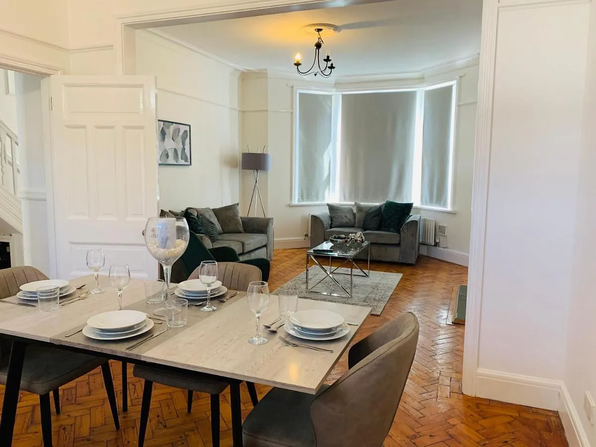 4 Bedroom House Nr Cardiff City Centre
