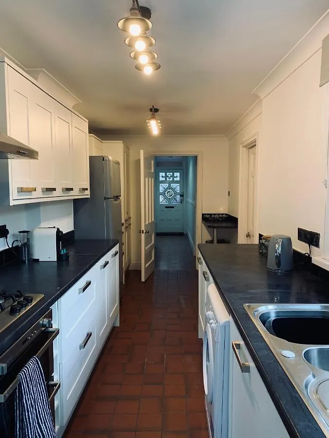 4 Bedroom House Nr Cardiff City Centre 0*,  United Kingdom