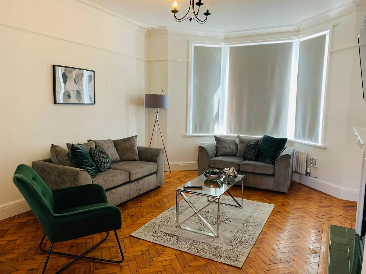 Holiday home 4 Bedroom House Nr Cardiff City Centre United Kingdom