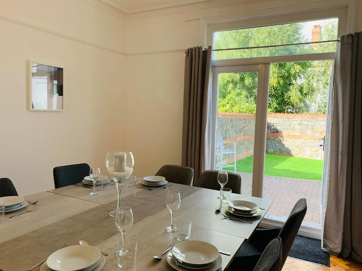 4 Bedroom House Nr Cardiff City Centre