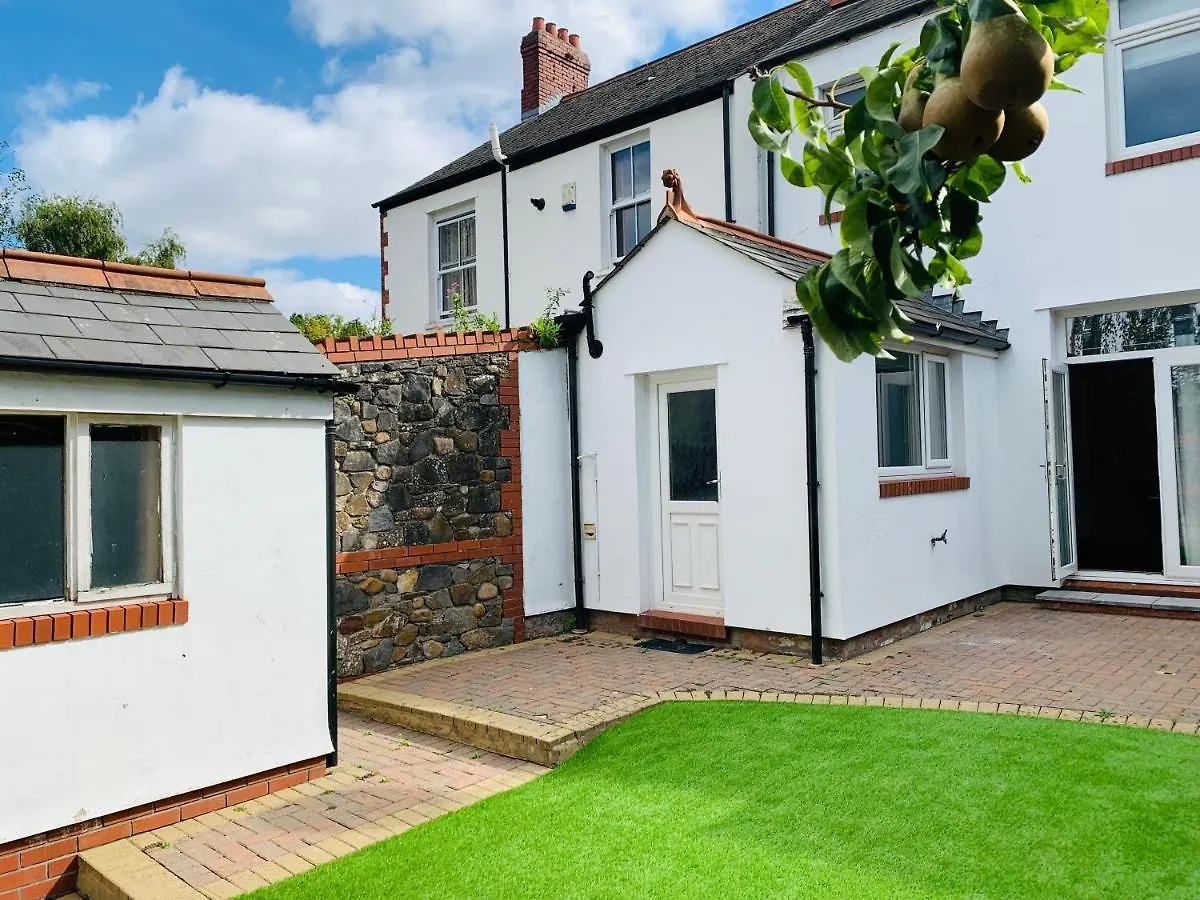 Holiday home 4 Bedroom House Nr Cardiff City Centre