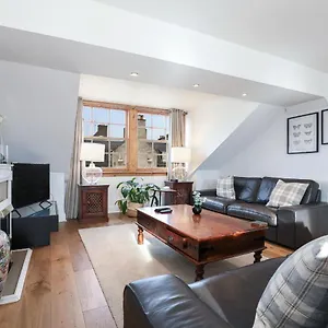 Luxury 3 Bed Royal Mile Apartment Edinburgh