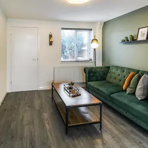 2 Bed Townhouse With Free Parking Holiday home Nottingham